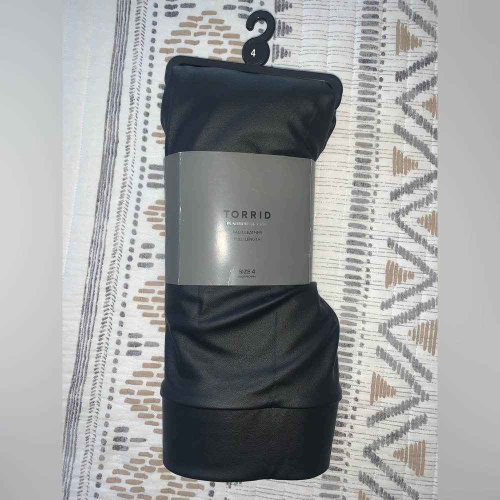 Torrid - Size 4 - Picture 7 of 14